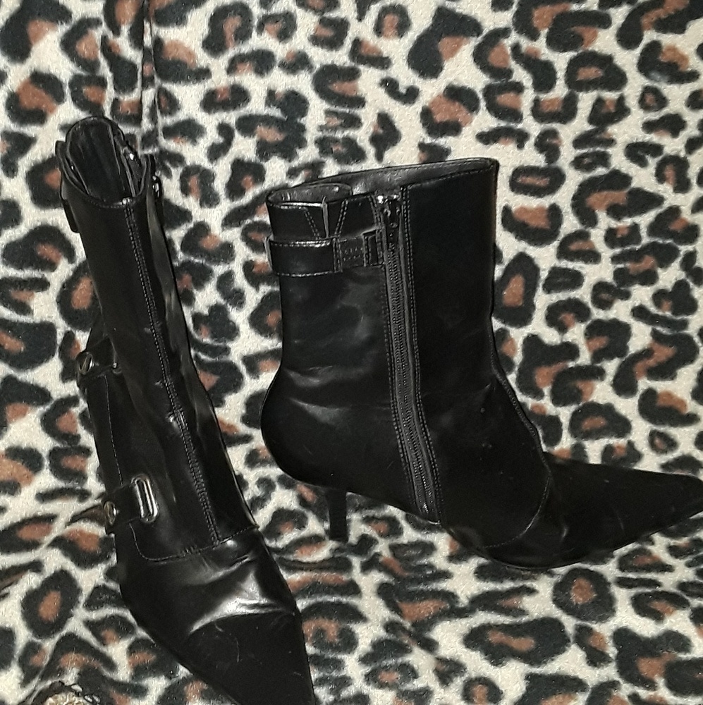 pointy toe boots